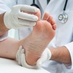 Tintelende voeten: oorzaken van voettintelingen