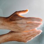 Tintelende handen: oorzaken van handtintelingen