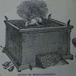 Het reukofferaltaar, het brandofferaltaar en het wasbekken van de bijbelse tabernakel; illustratie uit de Holman-bijbel uit 1890