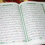 Geopende Koran in Egypte