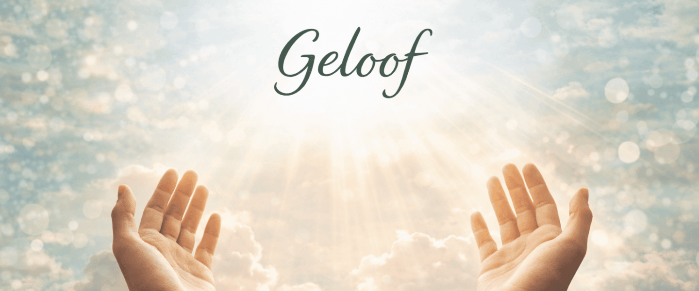 Deze afbeelding toont een groep mensen die samen in een kerk bidden of uit de Bijbel lezen.